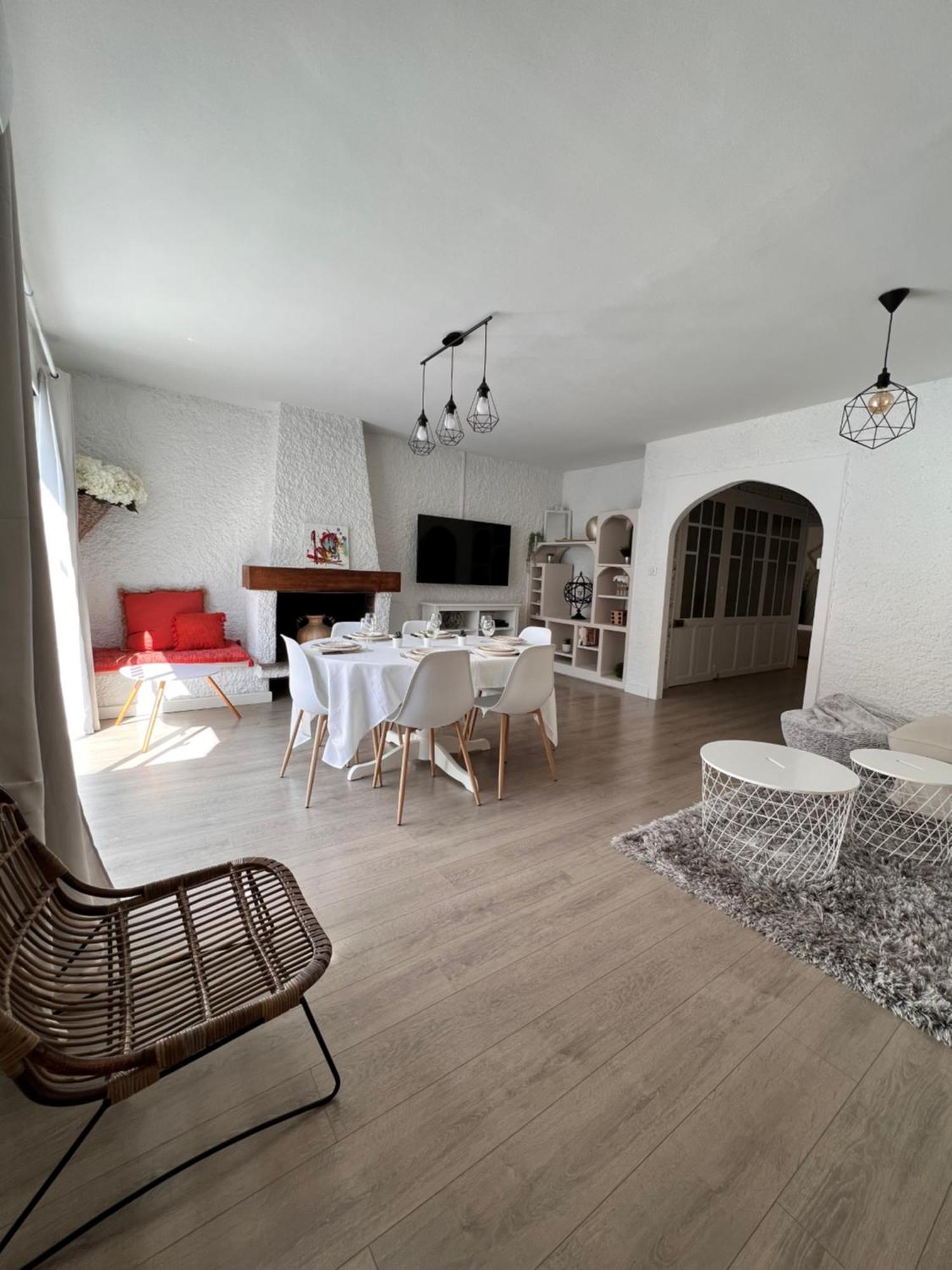 纳博讷Gorgeous Town House别墅 外观 照片